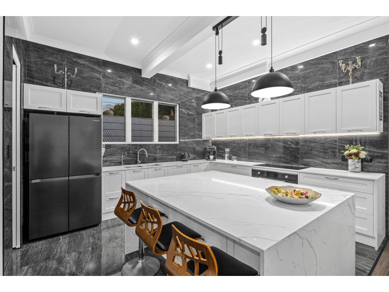 20 Landsborough Avenue, Scarborough QLD 4020