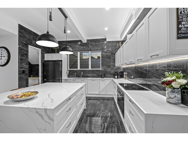 20 Landsborough Avenue, Scarborough QLD 4020