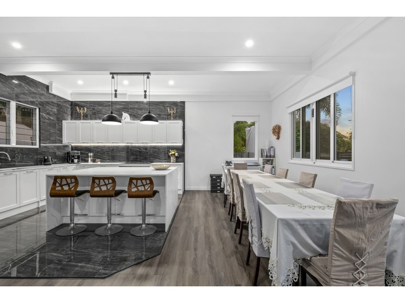 20 Landsborough Avenue, Scarborough QLD 4020