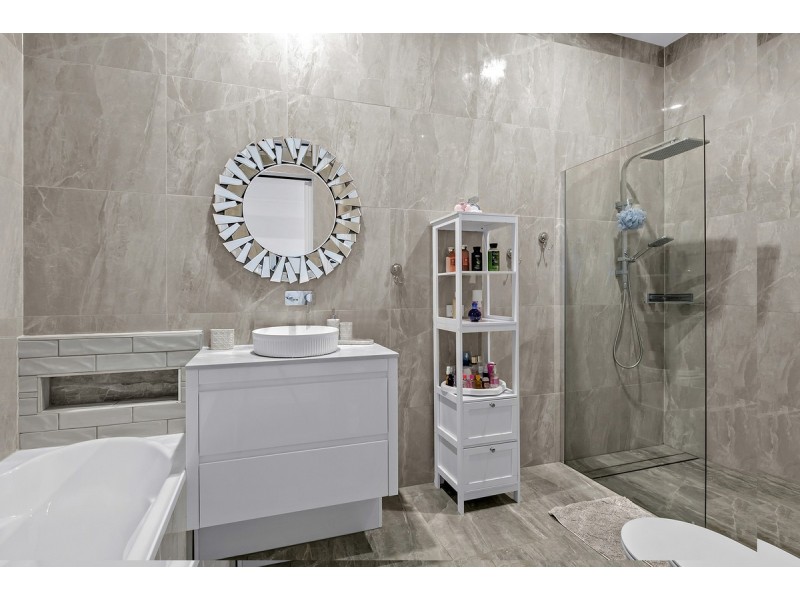 20 Landsborough Avenue, Scarborough QLD 4020