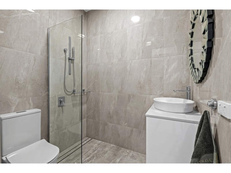 20 Landsborough Avenue, Scarborough QLD 4020