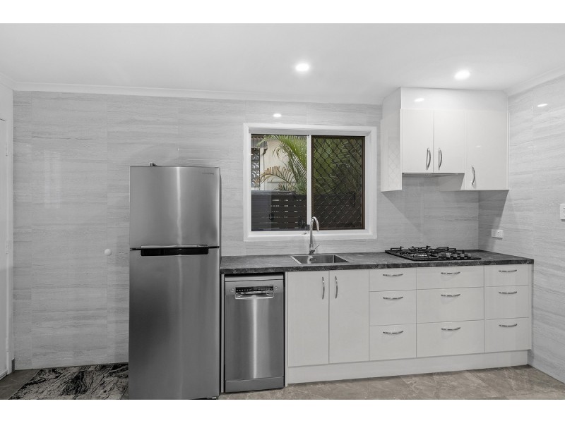 20 Landsborough Avenue, Scarborough QLD 4020