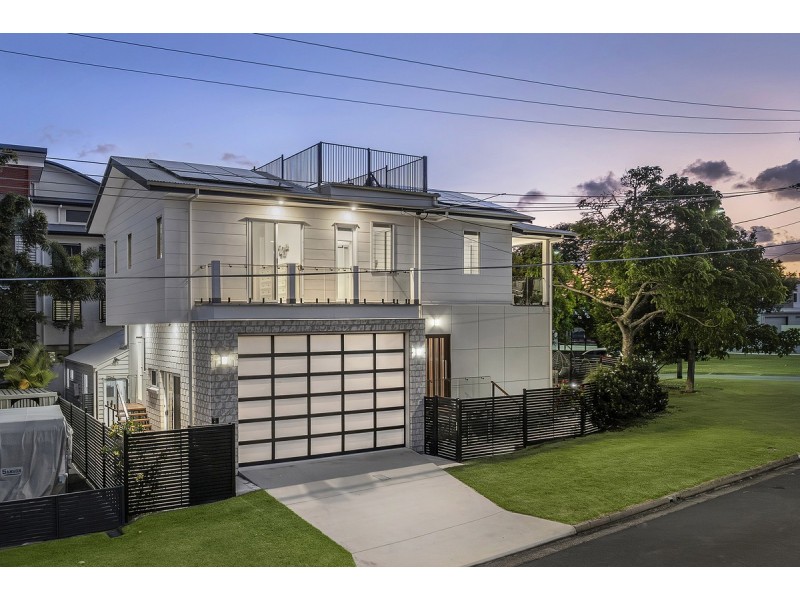 20 Landsborough Avenue, Scarborough QLD 4020