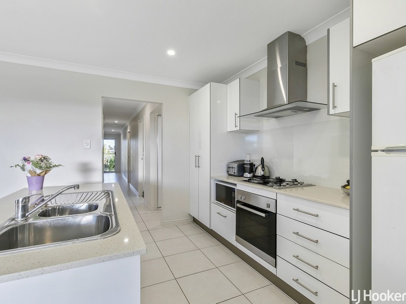 33 Bangalow Street, Morayfield QLD 4506