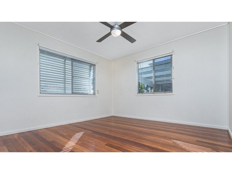 14 Michel Road, Scarborough QLD 4020