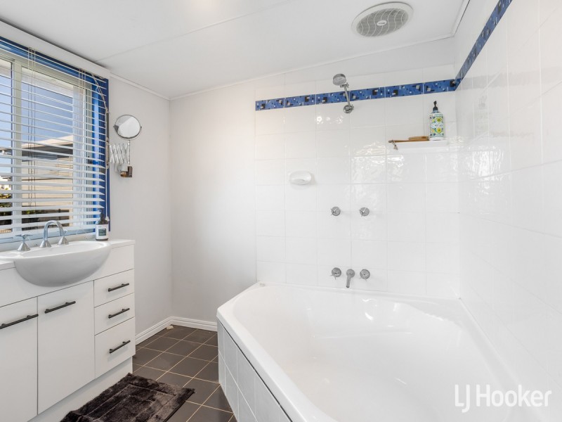 86 Seaville Avenue, Scarborough QLD 4020
