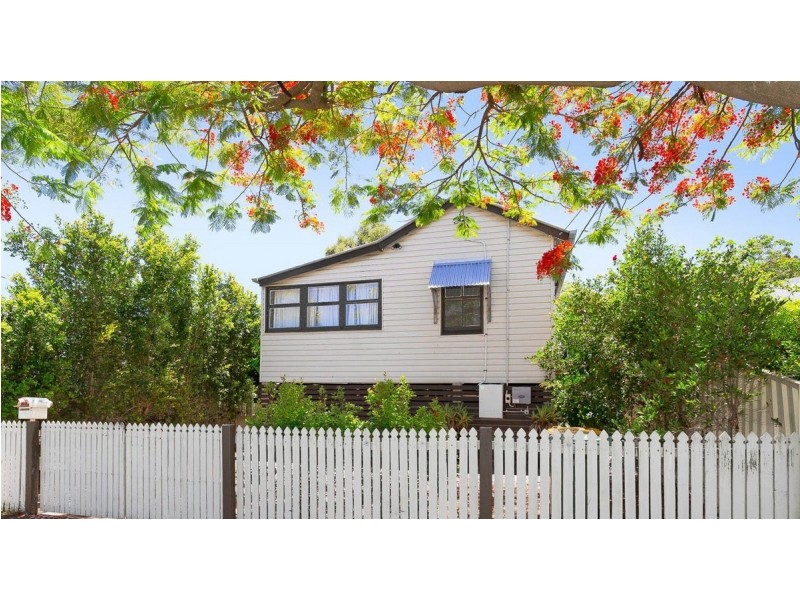 33 Mcaneny Street, Redcliffe QLD 4020