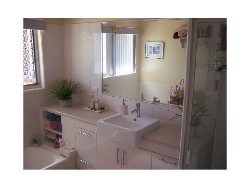 4 Farsley Court, Kippa-ring QLD 4021