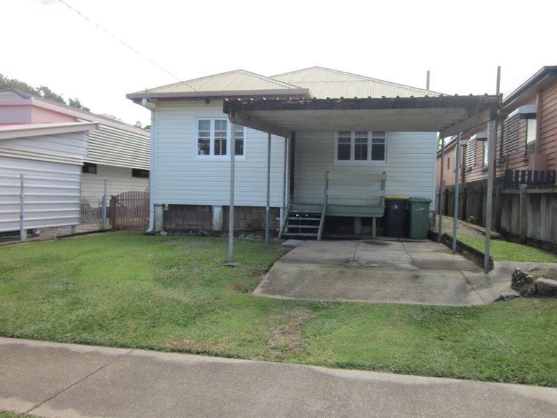 64 Eversleigh Rd, Scarborough QLD 4020