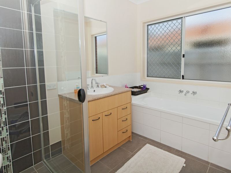Rothwell QLD 4022