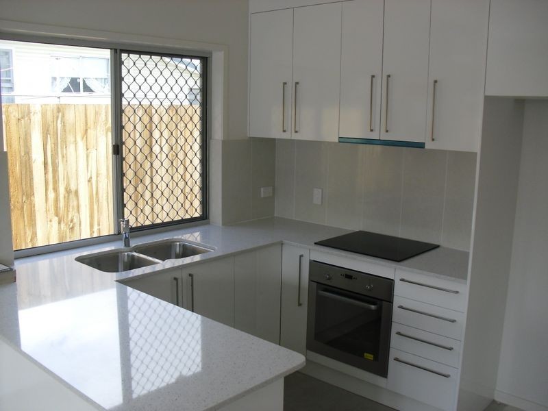 1/3 Landsborough Avenue, Scarborough QLD 4020