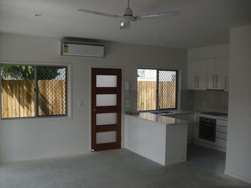 1/3 Landsborough Avenue, Scarborough QLD 4020