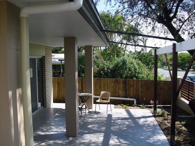 2/3 Landsborough Avenue, Scarborough QLD 4020