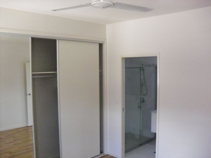 2/3 Landsborough Avenue, Scarborough QLD 4020