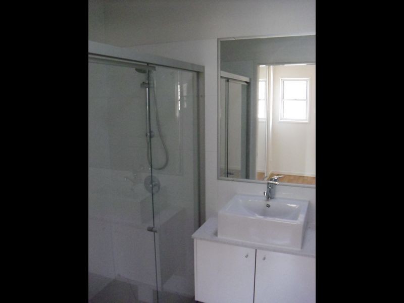 2/3 Landsborough Avenue, Scarborough QLD 4020