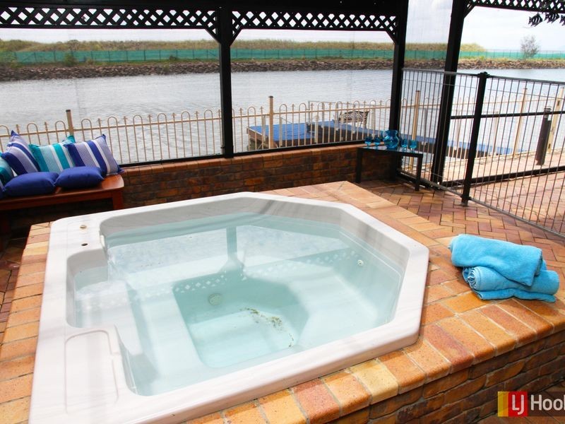 Newport Waterways QLD 4020