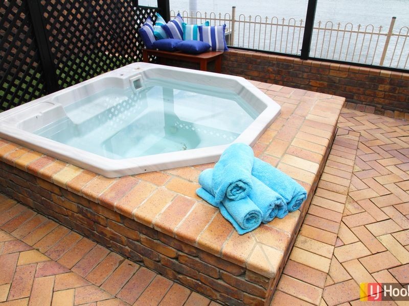 Newport Waterways QLD 4020