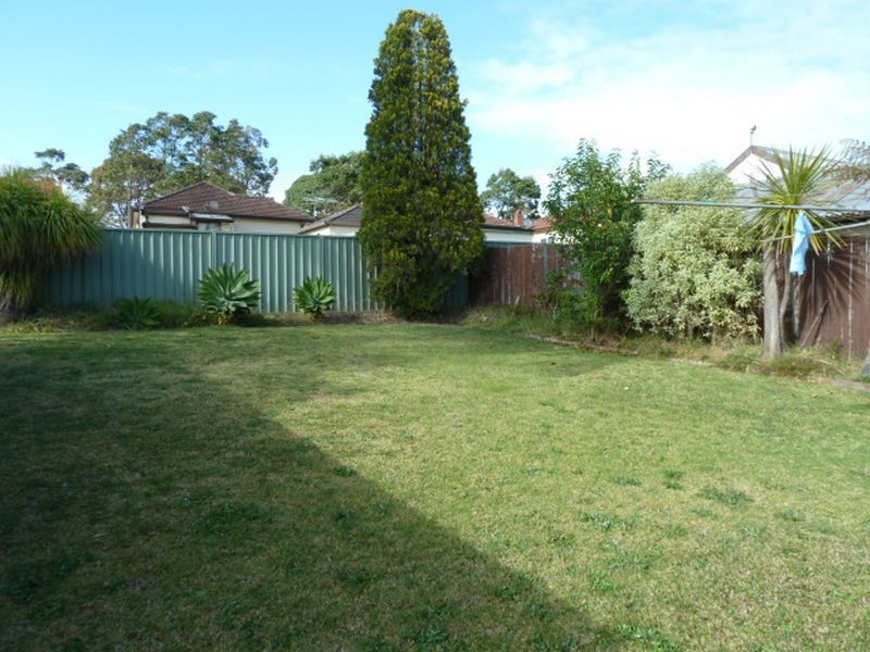 5 Greenlands Avenue, Peakhurst NSW 2210