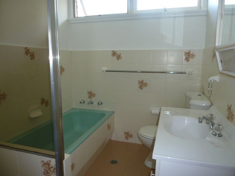 6 Carramar Place, Peakhurst Heights NSW 2210