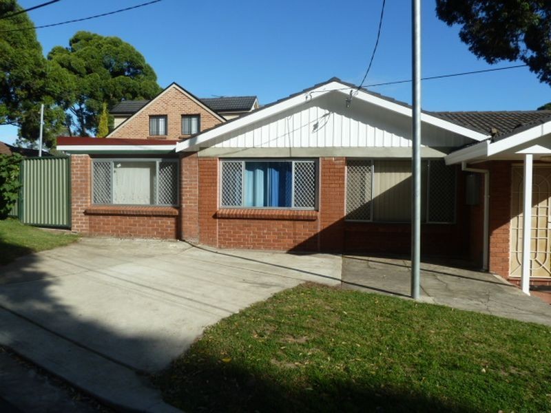 2B Kerrie Crescent, Peakhurst NSW 2210