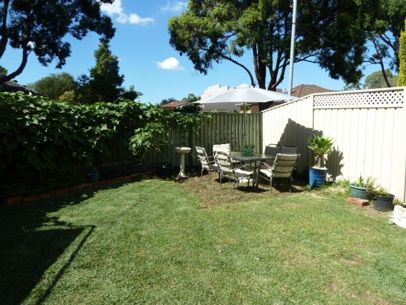 2B Kerrie Crescent, Peakhurst NSW 2210