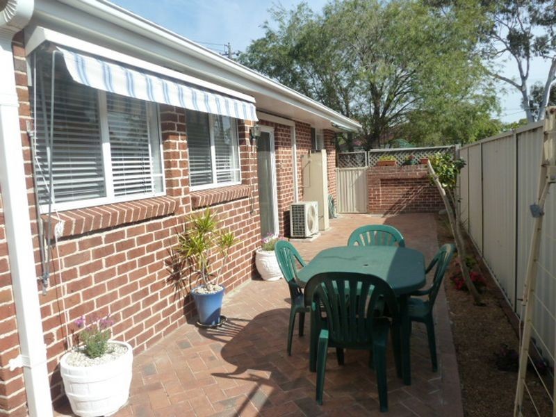 1/64 Boundary Road, Mortdale NSW 2223