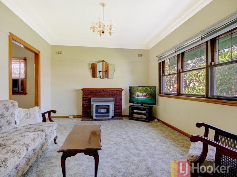 36 Rona Street, Peakhurst NSW 2210