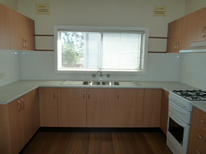 11 Highland Road, Peakhurst NSW 2210