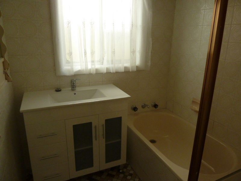 11 Highland Road, Peakhurst NSW 2210