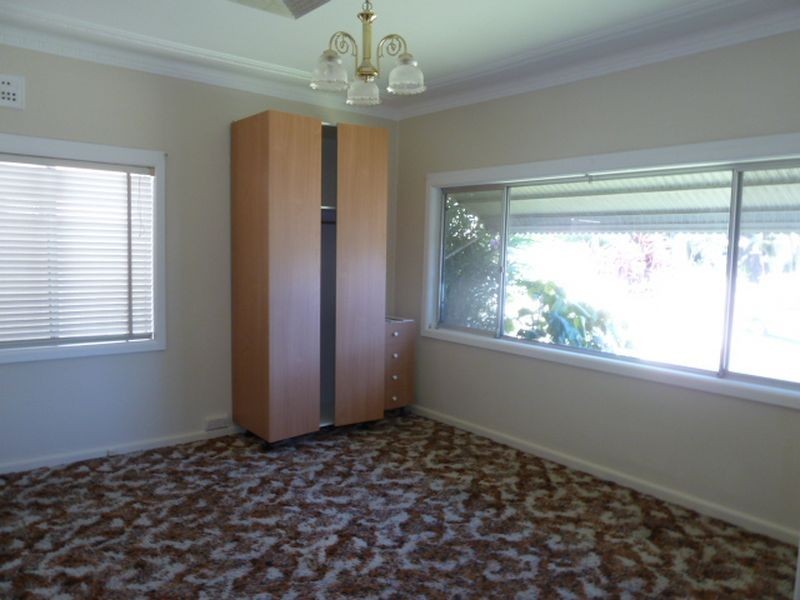 11 Highland Road, Peakhurst NSW 2210