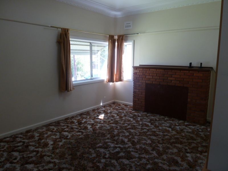 11 Highland Road, Peakhurst NSW 2210