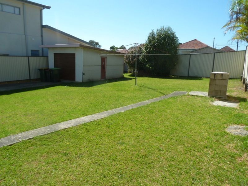 11 Highland Road, Peakhurst NSW 2210