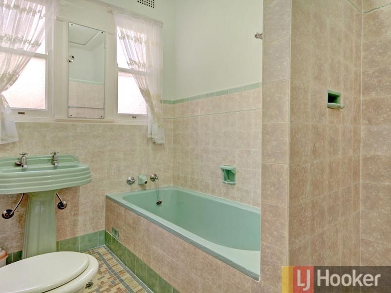 54 Bungalow Road, Peakhurst NSW 2210