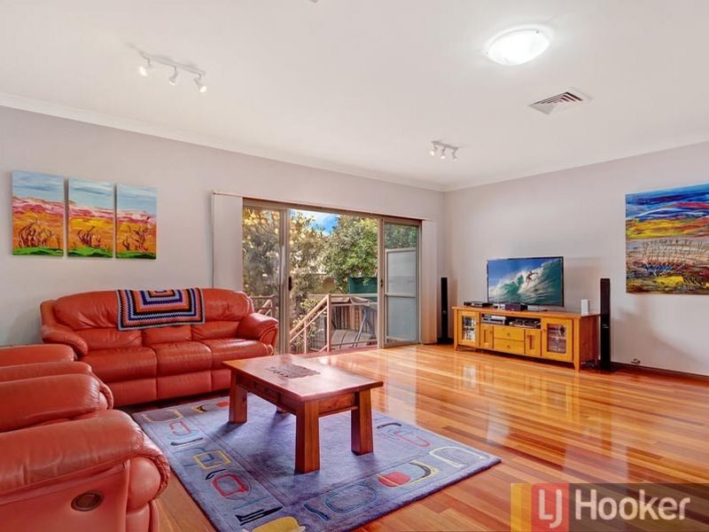 9 Singleton Avenue, East Hills NSW 2213