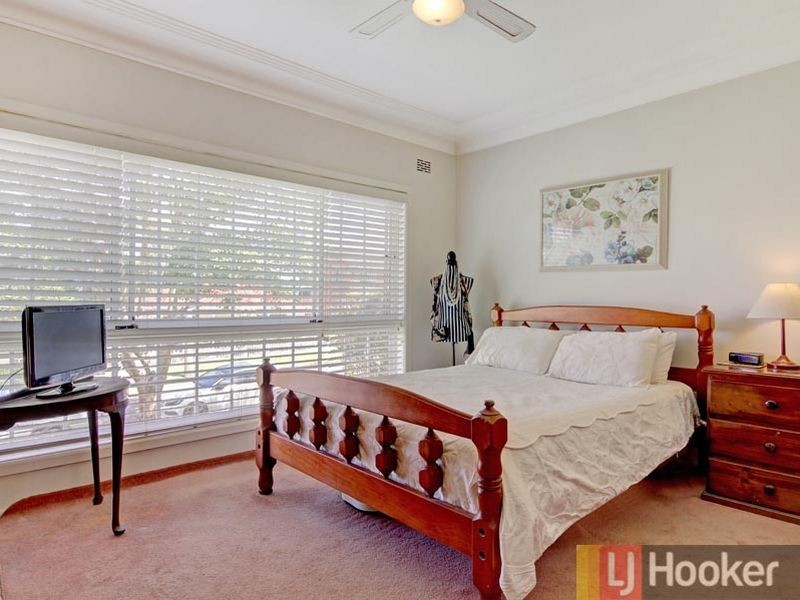 2 Beale Crescent, Peakhurst NSW 2210