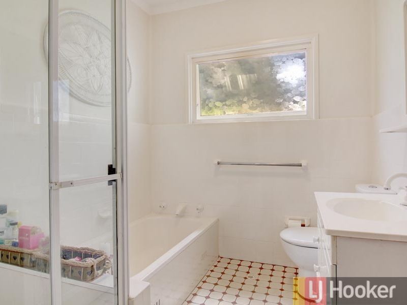 2 Beale Crescent, Peakhurst NSW 2210