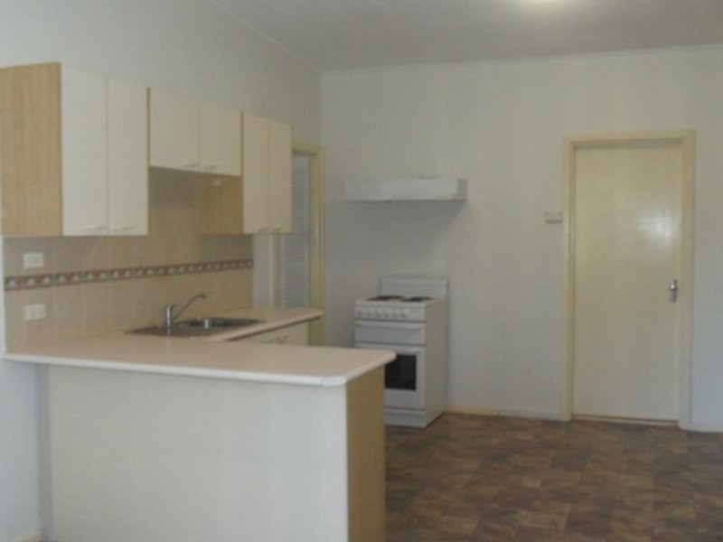 2/60A Henry Lawson Drive, Peakhurst NSW 2210