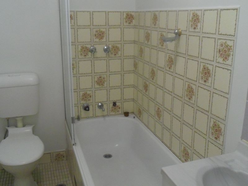 2/60A Henry Lawson Drive, Peakhurst NSW 2210