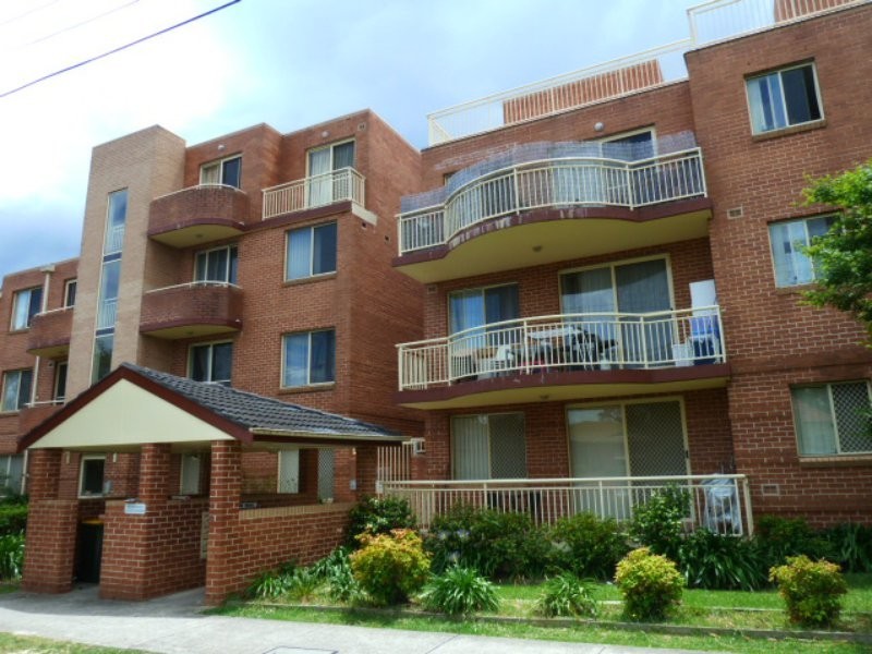 15/2-8 Short Road, Riverwood NSW 2210