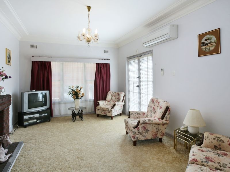 23 Ballantyne Road, Mortdale NSW 2223