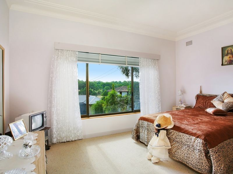 23 Ballantyne Road, Mortdale NSW 2223