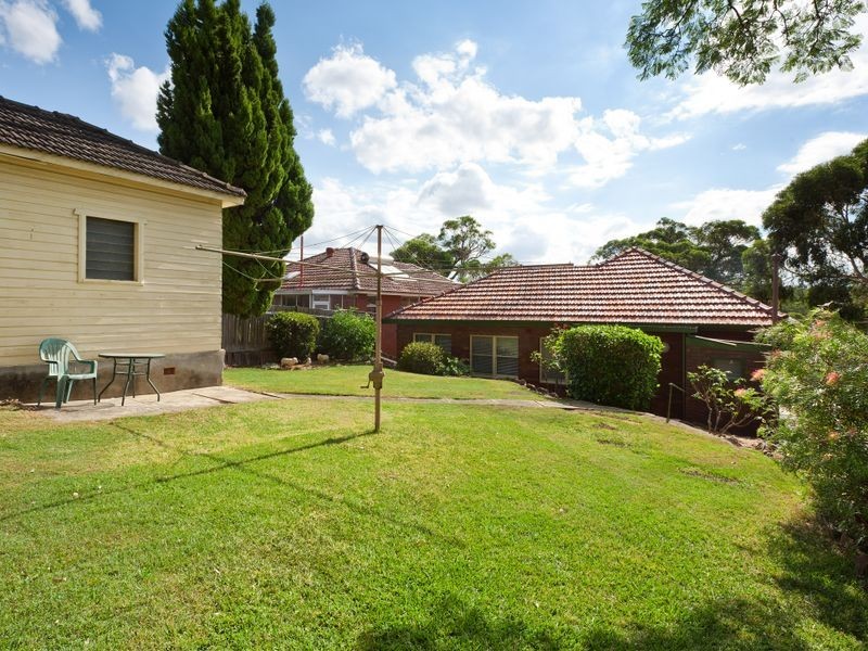 23 Ballantyne Road, Mortdale NSW 2223