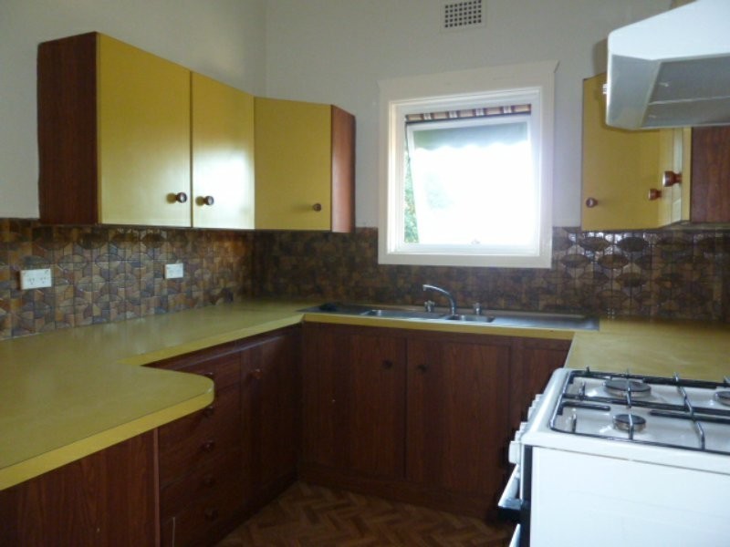 38 Bungalow Road, Peakhurst NSW 2210