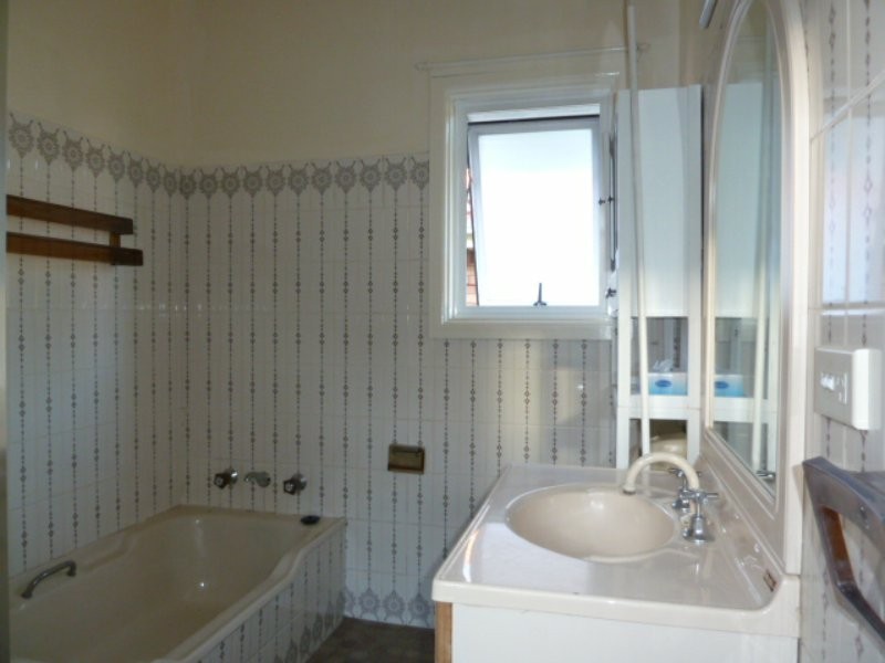 38 Bungalow Road, Peakhurst NSW 2210