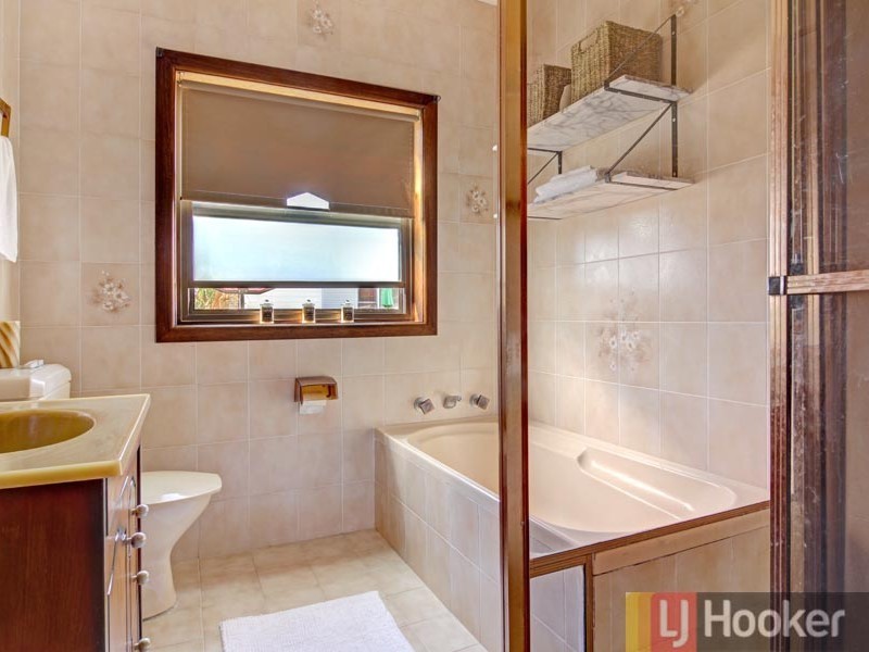 6 Todd Crescent, Peakhurst NSW 2210