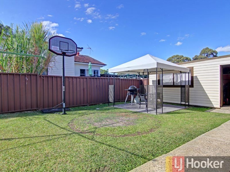 6 Todd Crescent, Peakhurst NSW 2210