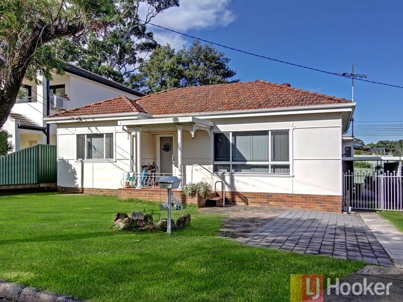 29 Fullerton Crescent, Riverwood NSW 2210