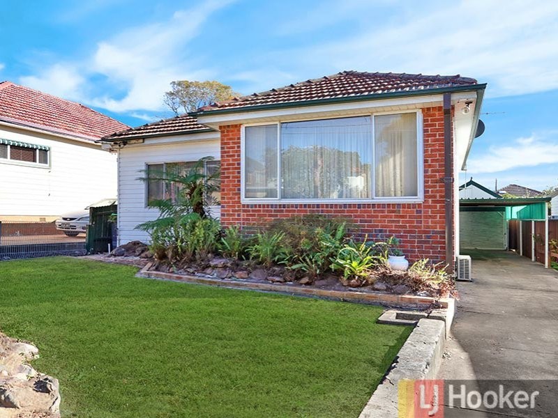 18 Greenland Avenue, Peakhurst NSW 2210
