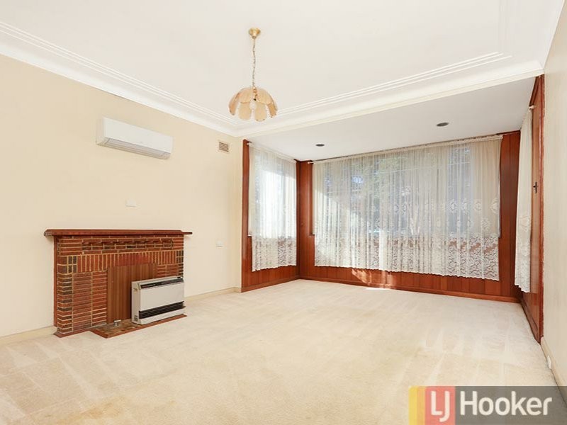 18 Greenland Avenue, Peakhurst NSW 2210