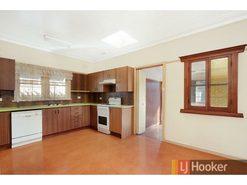 18 Greenland Avenue, Peakhurst NSW 2210